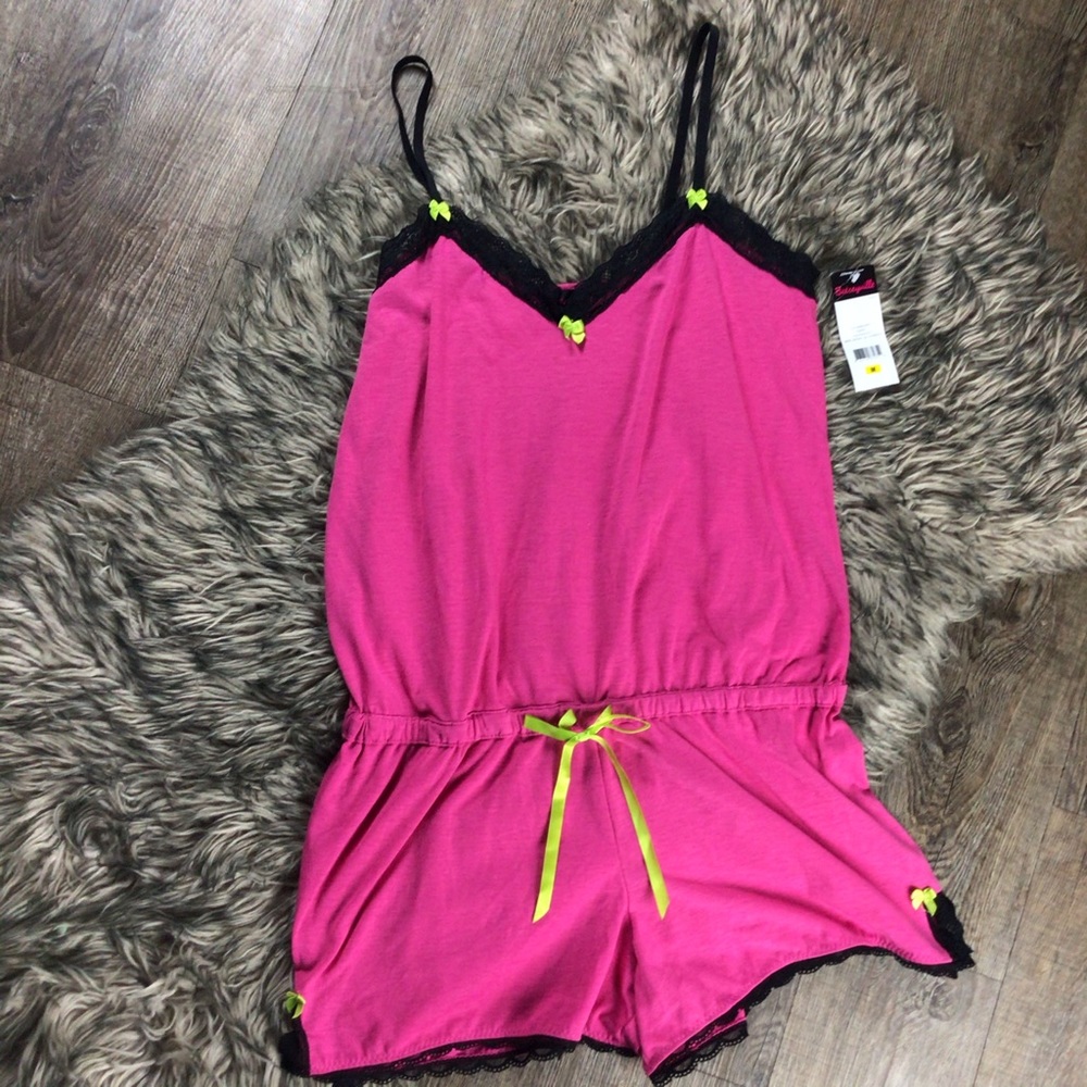Betseyville sleep romper size medium